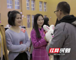 娱乐吃瓜酱牵手八分钟