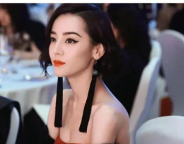 女主在娱乐圈里吃瓜,女主的吃瓜日常